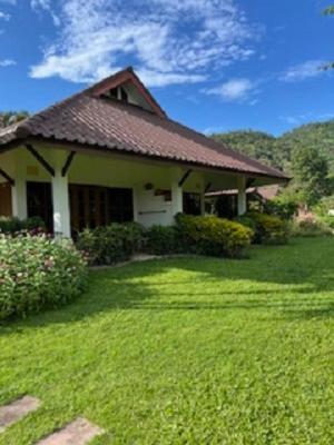 Maekok River Village Resort Mae Ai Buitenkant foto