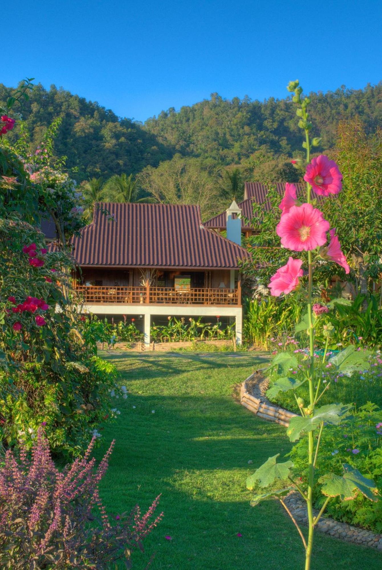 Maekok River Village Resort Mae Ai Buitenkant foto