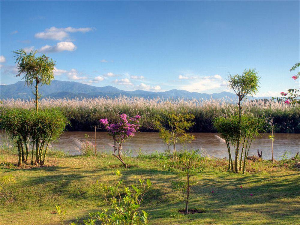 Maekok River Village Resort Mae Ai Buitenkant foto
