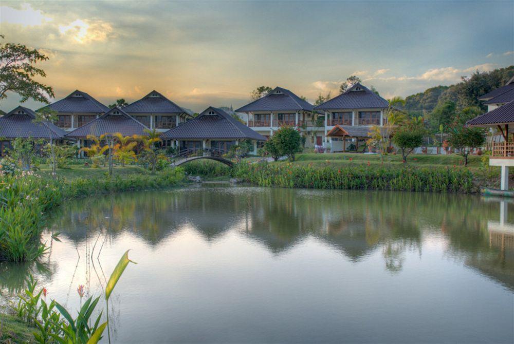 Maekok River Village Resort Mae Ai Buitenkant foto