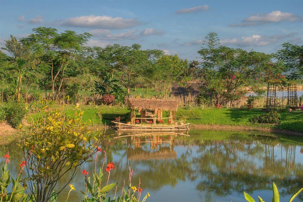 Maekok River Village Resort Mae Ai Buitenkant foto