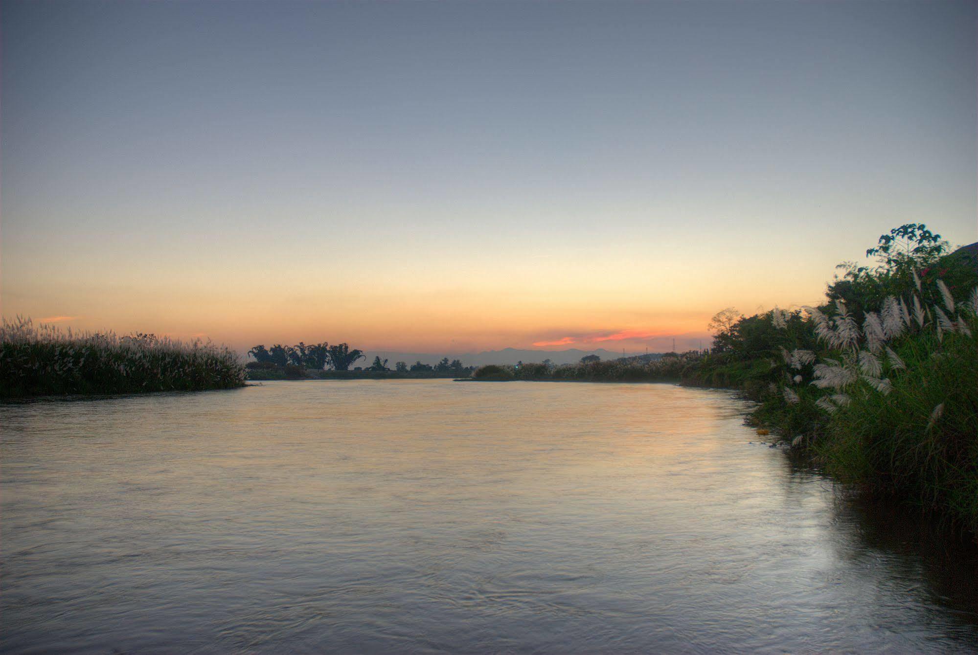 Maekok River Village Resort Mae Ai Buitenkant foto