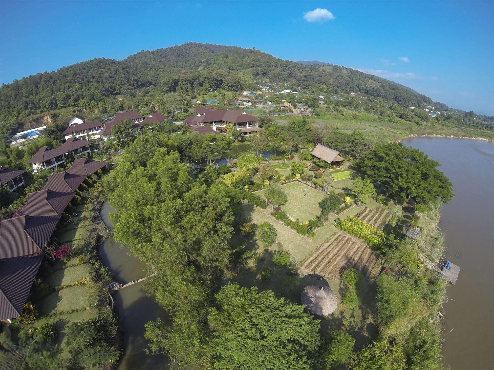 Maekok River Village Resort Mae Ai Buitenkant foto