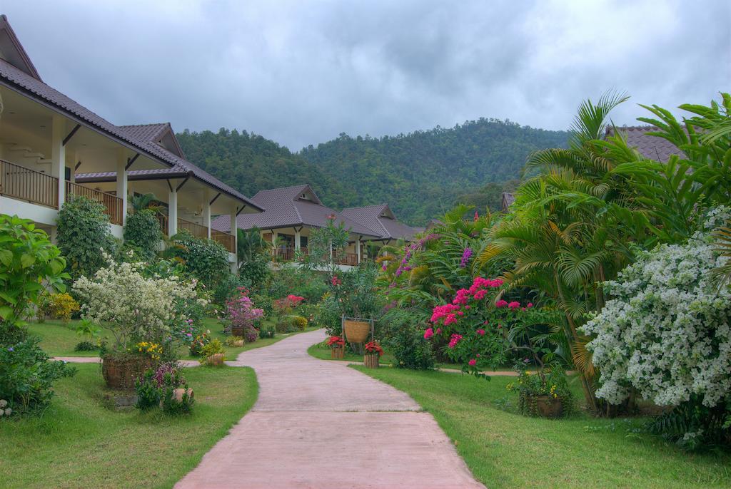 Maekok River Village Resort Mae Ai Buitenkant foto